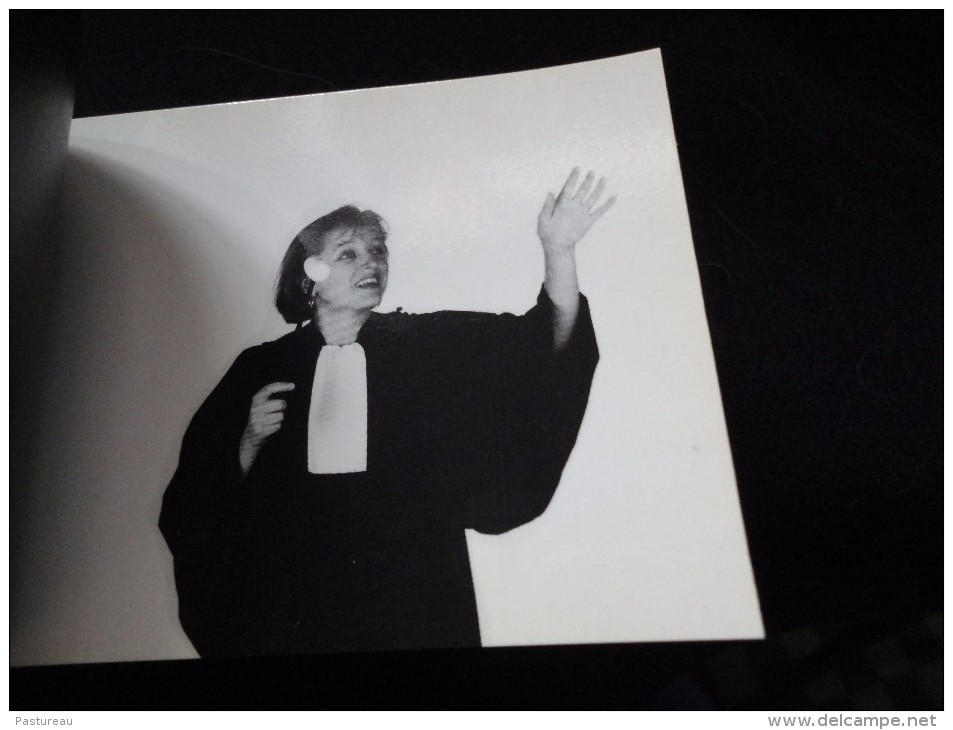 Peu courant .Livret de 23 Photos de Laurence - Calmels , Commissaire - Priseur pour Vente Photos à Drouot , Mai 1988.