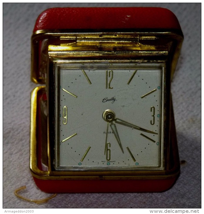 Ancien Réveil DE VOAYGE Bradley Germany Made Travel Alarm Clock FONTIONNEL - Réveils