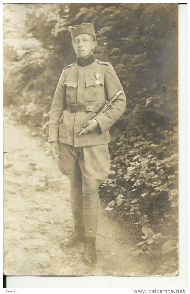 YUGOSLAVIA , SERBIA   -  ORIGINAL  FOTO SOLDAT  --  BAYONET, ORDEN  --  PC FORMAT - Sonstige & Ohne Zuordnung