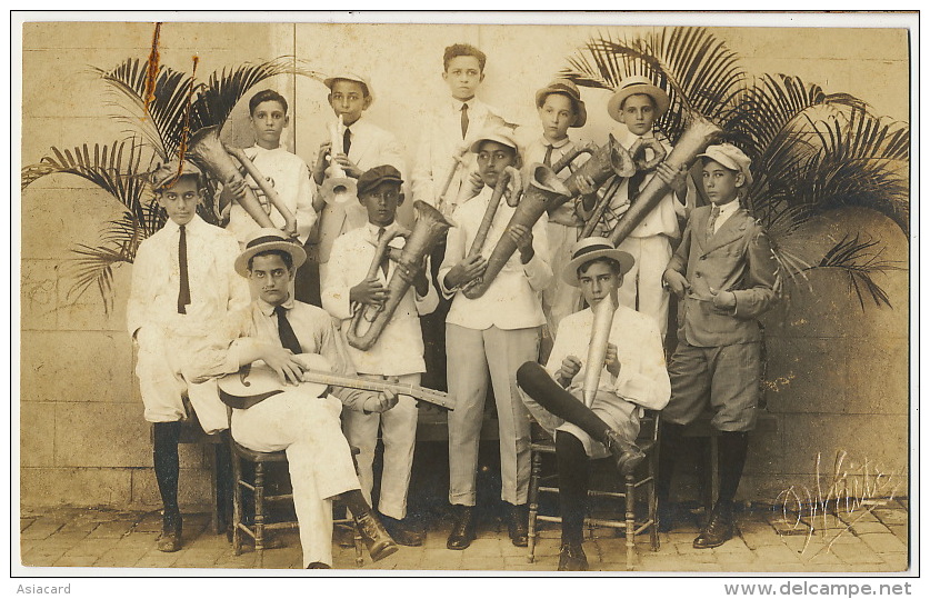 Real Photo Band With Fake Music Instruments  Cuba Salsa  Photo White - Muziek En Musicus