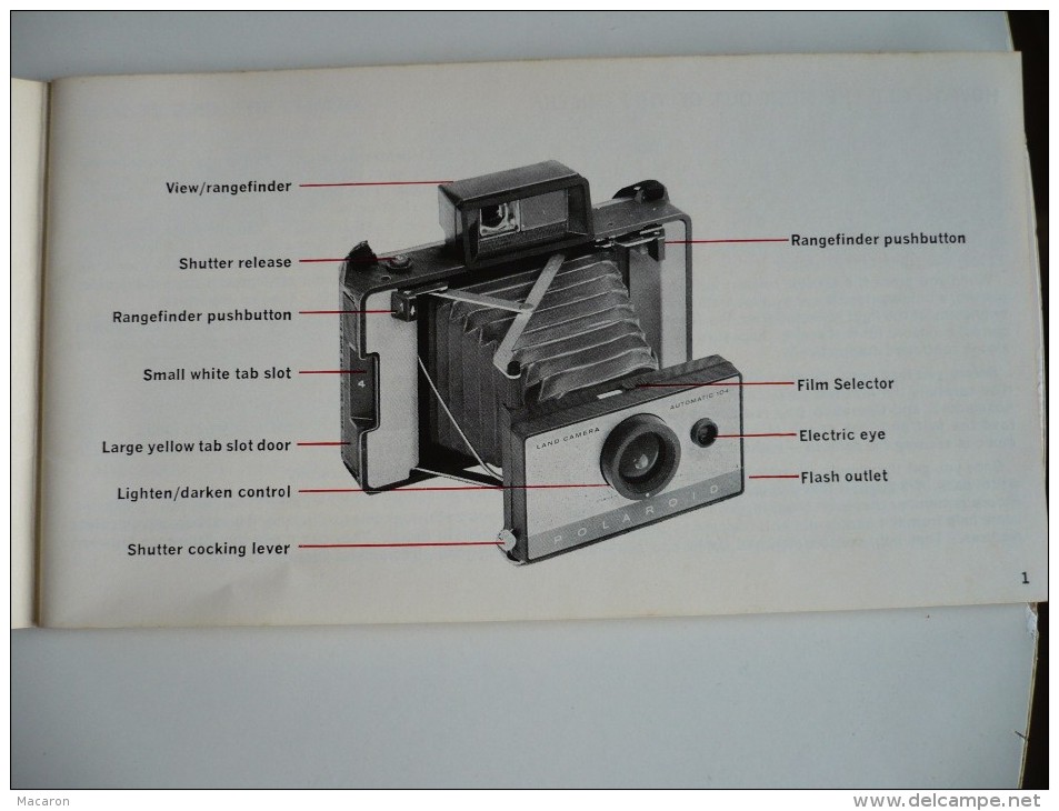 4 NOTICES APPAREIL PHOTO POLAROID 101, 103 et 104 (1 en français et 1 en anglais). 18,5x10 cm. 40 pages chacun. TBEtat