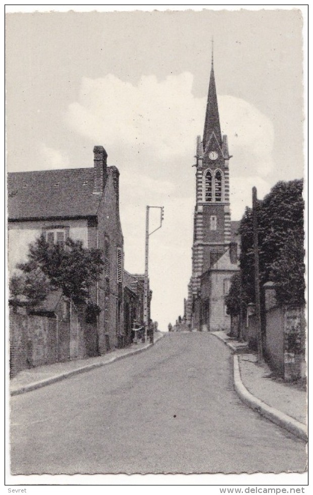 DOUCHY. - Rue De L'Eglise. Cpsm 9x14. Carte Rare - Sonstige & Ohne Zuordnung