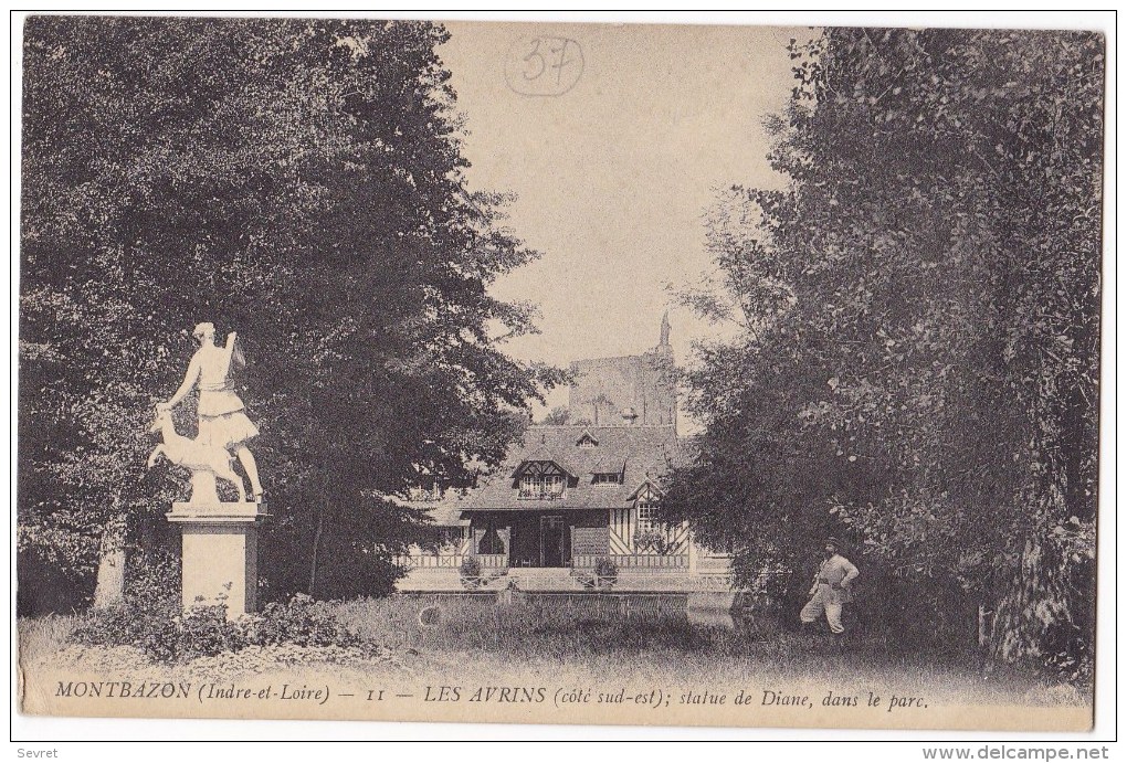 MONTBAZON  -Les Avrins . Statue De Diane Dans Le Parc. - Montbazon