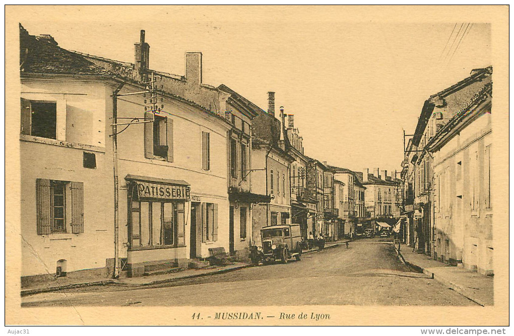 Dép 24 - Voitures - Automobile - Patisserie - Mussidan - Rue De Lyon - Patisserie à Gauche - état - Mussidan