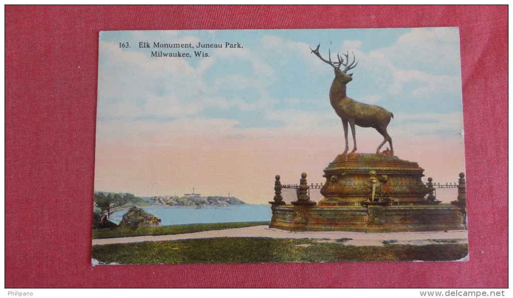 - Wisconsin> Janesville   Elk Monument Juneau Park   =ref  2188 - Janesville