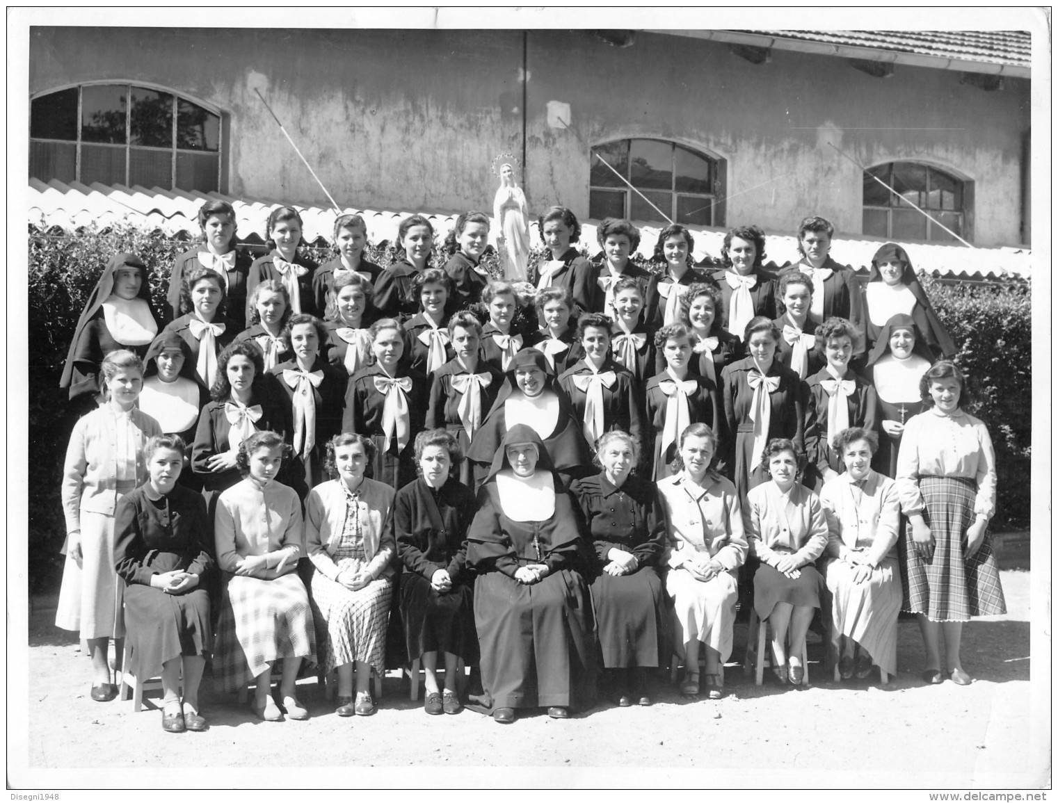 05283 " MATHI (TO) - CONVITTO FIGLIE DI MARIA AUSILIATRICE - FOTO DI GRUPPO - 19. 5. 1955" ANIMATA. FOTOGRAFIA ORIGIN. - Personas Anónimos