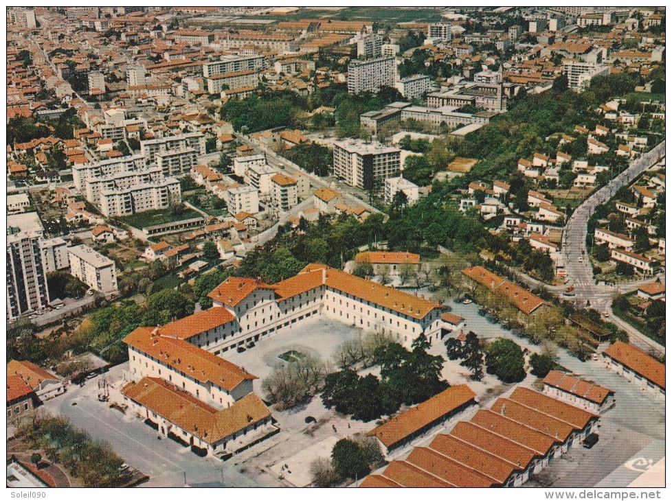 CP  THEME  MILITARIA  26  VALENCE   3.99.78.2149    La   Caserne  Baquet   -  Vue   Aérienne - Casernes