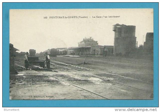 CPA 121 - Chemin De Fer Cheminots Sur La Voie Vue Intérieure De La Gare De FONTENAY LE COMTE 85 - Fontenay Le Comte