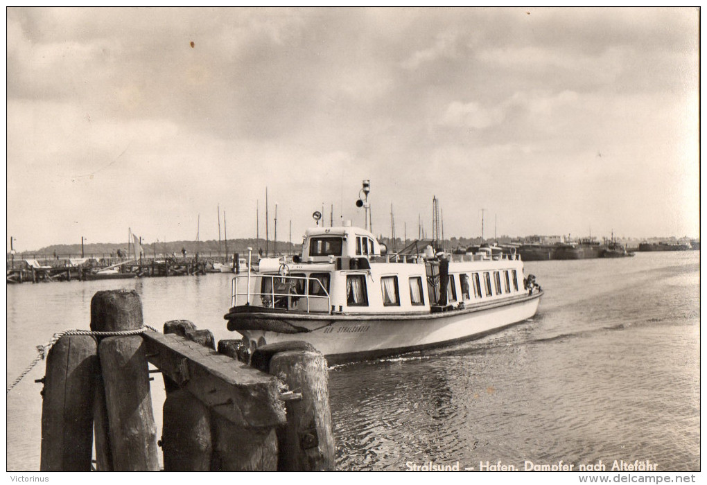 STRALSUND  -  HAFEN DOMPFER NACH ALTEFÄHR - - Stralsund