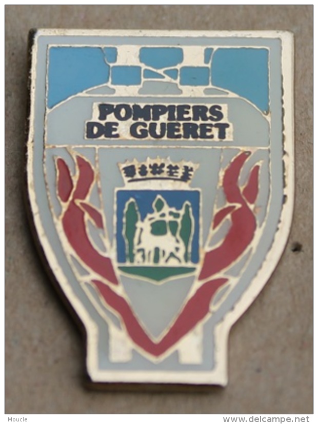 SAPEURS POMPIERS DE GUERET - ARMOIRIE  -    (12) - Brandweerman