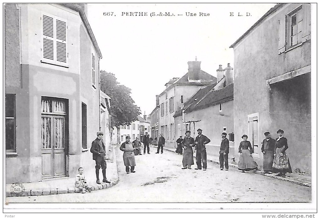PERTHES - Une Rue - Perthes