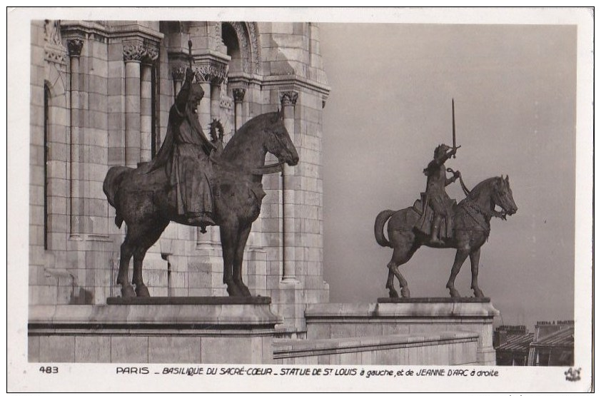 PARIS XVIII°  CPA Photo  STATUES Equestres  Le ROI SAINT LOUIS Et JEANNE  D' ARC Basilique Du SACRE COEUR 1936 - District 18