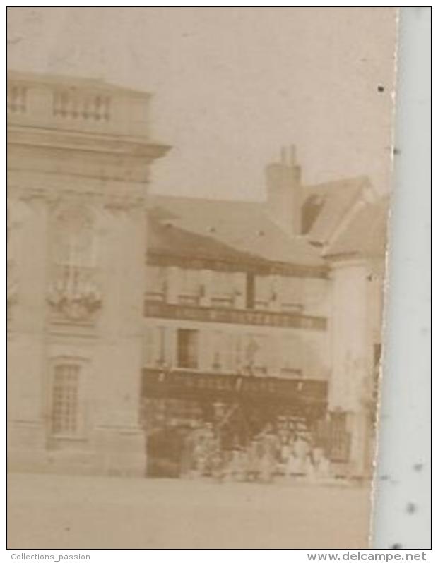 Photographie 11 X 8 , Lieux à Déterminer , Mairie ? , Drapeaux , Commerces , Bazar De L'OISE à Gauche , 3 Scans - Places