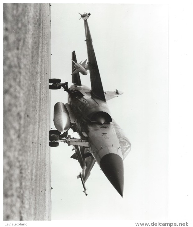 Photographie D´époque/Avions Marcel DASSAULT/Avion De Combat/Mirage F1/Breguet Aviation/ Vers 1973-74  AV18 - Luchtvaart