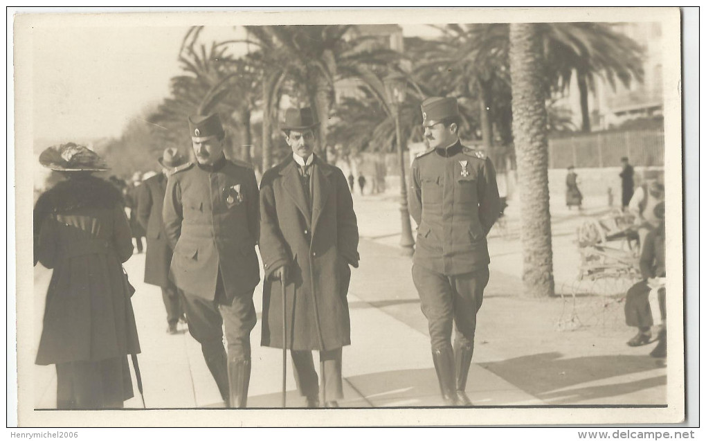 Militaria - Carte Photo Nice ? Menton ? Soldats Serbes Avec Médailles Au Centre Consul ? Ambassadeur ? Serbe - Guerre 1914-18