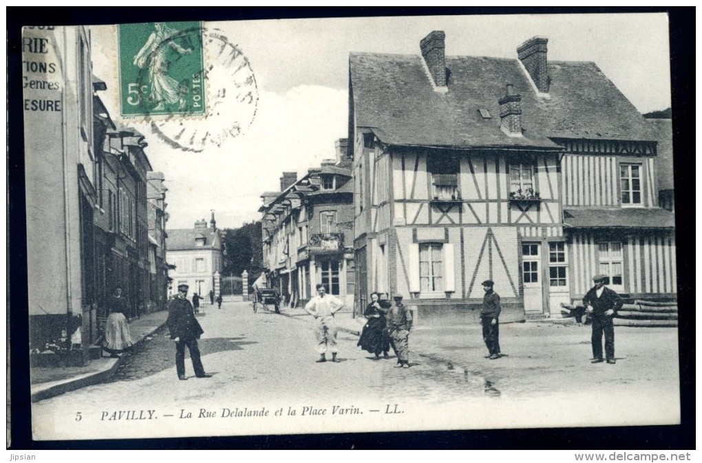 Cpa Du 76 Pavilly  -- La Rue Delalande Et La Place Varin     LIOB63 - Pavilly