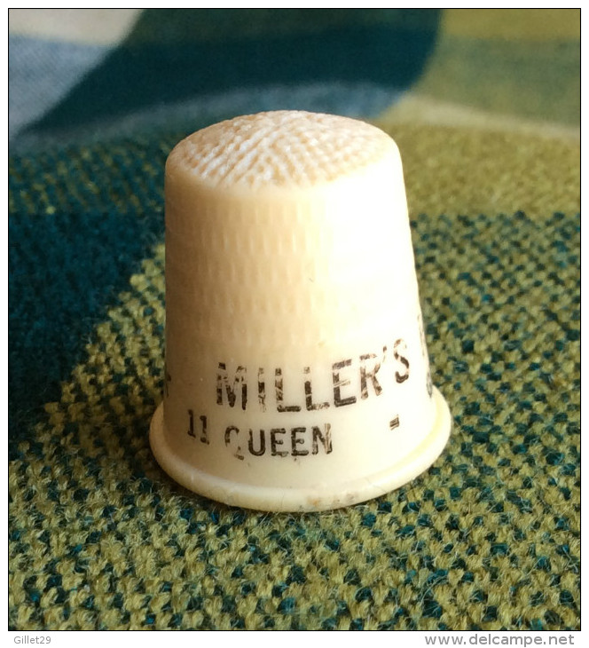 THIMBLES - DÉS À COUDRE En PLASTIC - MILLER'S RADIO SERVICE, 11 QUEEN, GRANBY, QUEBEC  - - Dés à Coudre