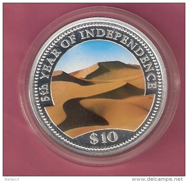 NAMIBIE 10 DOLLAR 1995 AG PROOF MULTICOLOUR OPL. 8000 PCS 5TH YEAR OF INDEPENDENCE (SCRATCHES ON CAPSEL) - Namibië