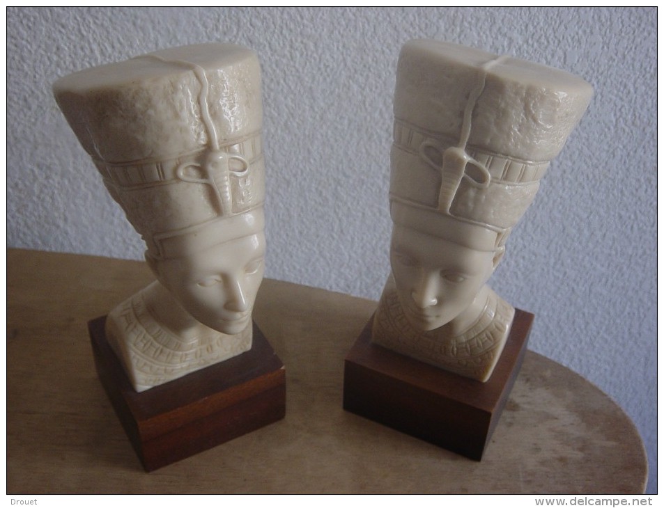 BUSTE DE NEFERTITI  SUR SOCLE BOIS  ( 2 ) - Art Oriental