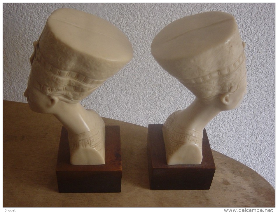 BUSTE DE NEFERTITI  SUR SOCLE BOIS  ( 2 ) - Art Oriental