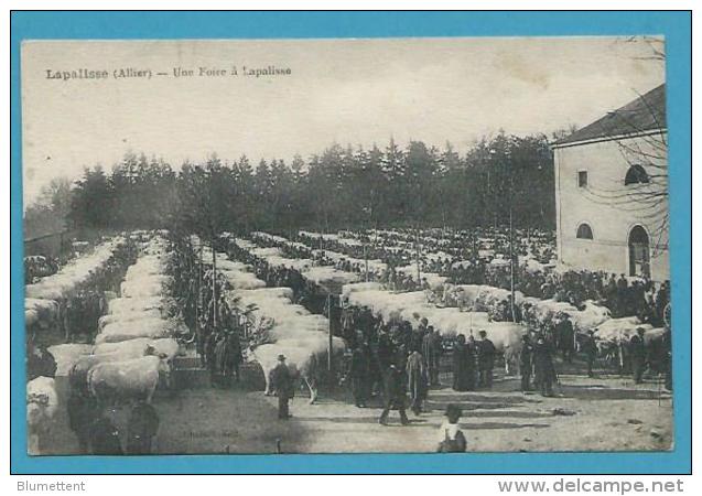 CPA Marché Aux Bestiaux LAPALISSE 03 - Lapalisse