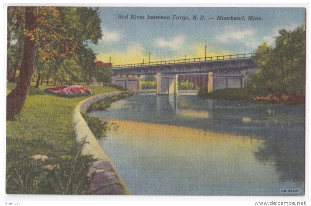 Red River Between Fargo, ND - Moorhead, Minnesota Unused Linen Postcard [17122] - Fargo