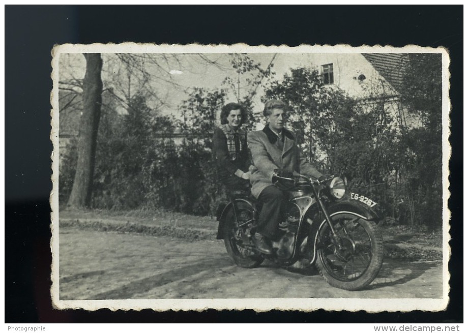 Pologne Ksieginice Couple Sur Une Belle Moto EMW R35 Ancienne Photo Snapshot 1956 - Cars