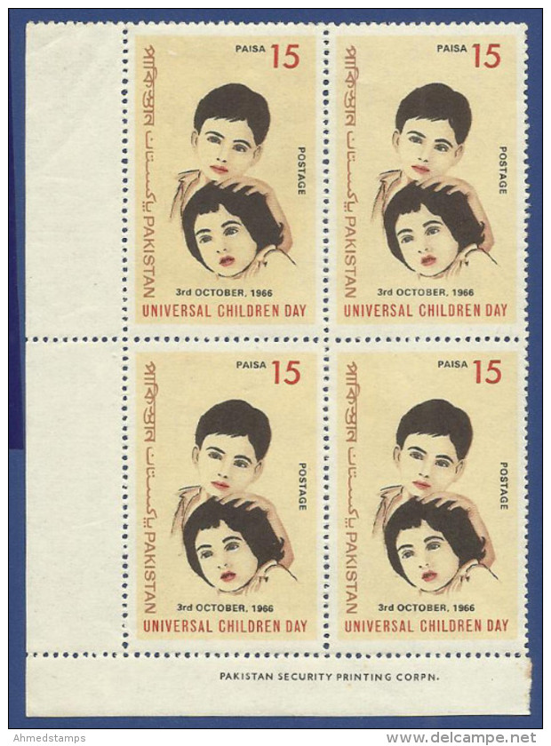 PAKISTAN 1966 MNH UNIVERSAL OF CHILDREN´S DAY, CHILD, CHILDREN IMPRINT BLOCK OF 4 AS PER SCAN - Pakistan