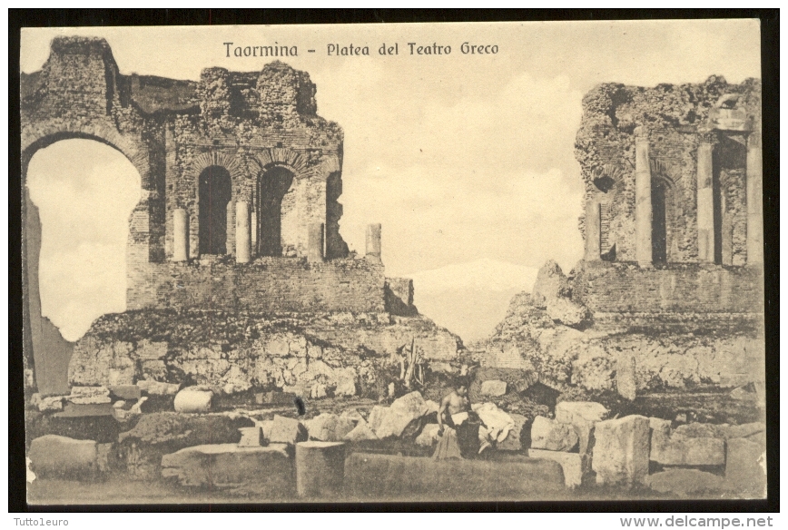 TAORMINA - MESSINA - INIZI 900 - PLATEA DEL TEATRO GRECO. ANIMATA CON DONNA IN COSTUME - Messina