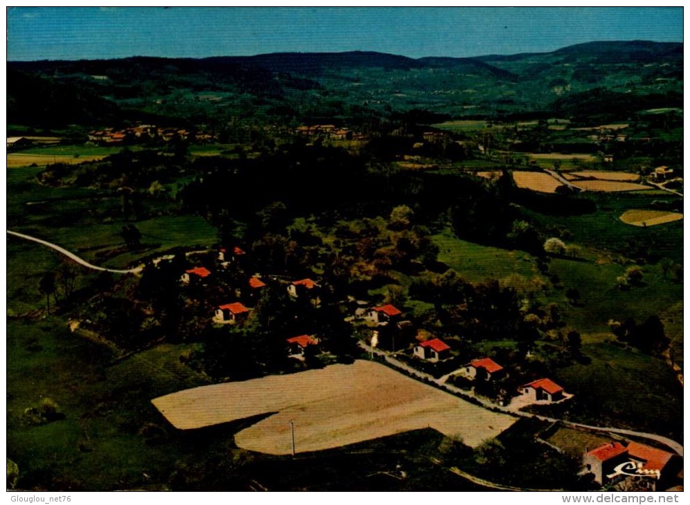 42-ST-JEAN-SOLEYMIEUX...VUE  AERIENNE ..VILLAGE DE VACANCES "AUX ECUREUILS DE MONTCHOUET"..CPM - Saint Jean Soleymieux