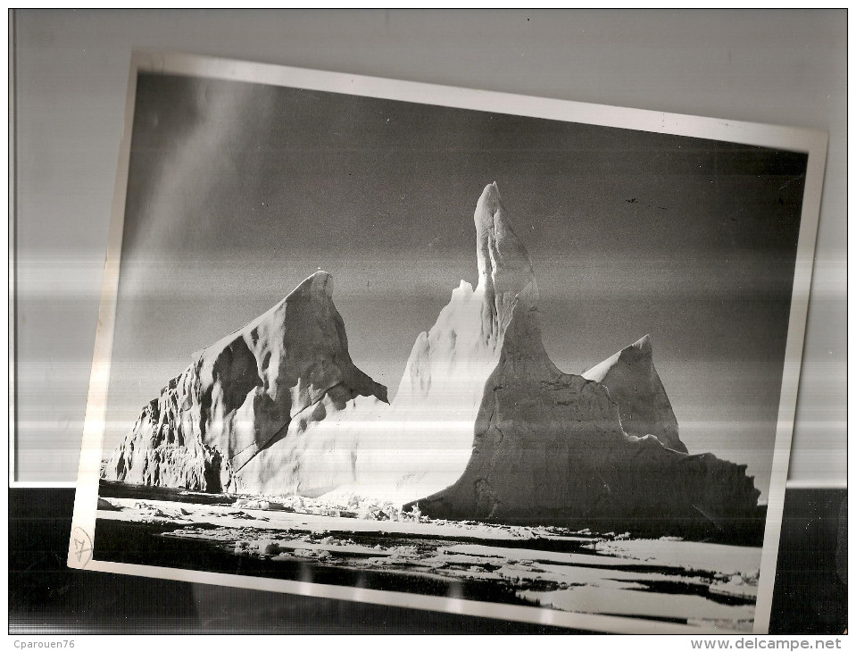 Photo D´un Iceberg Sur La Route De Thulé La Base Américaine Au Groenland Navigation Arctique - Bateaux