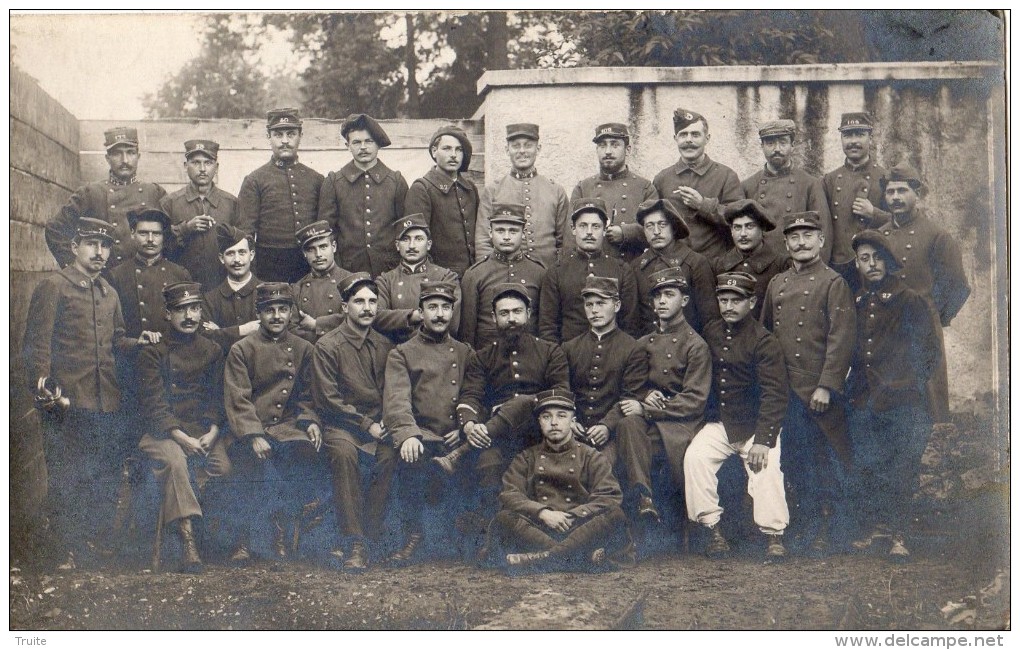 SCHWABISCH GMUND CAMP DE PRISONNIER FRANCAIS GROUPE DE POILUS (CARTE PHOTO) RARE - Schwaebisch Gmünd