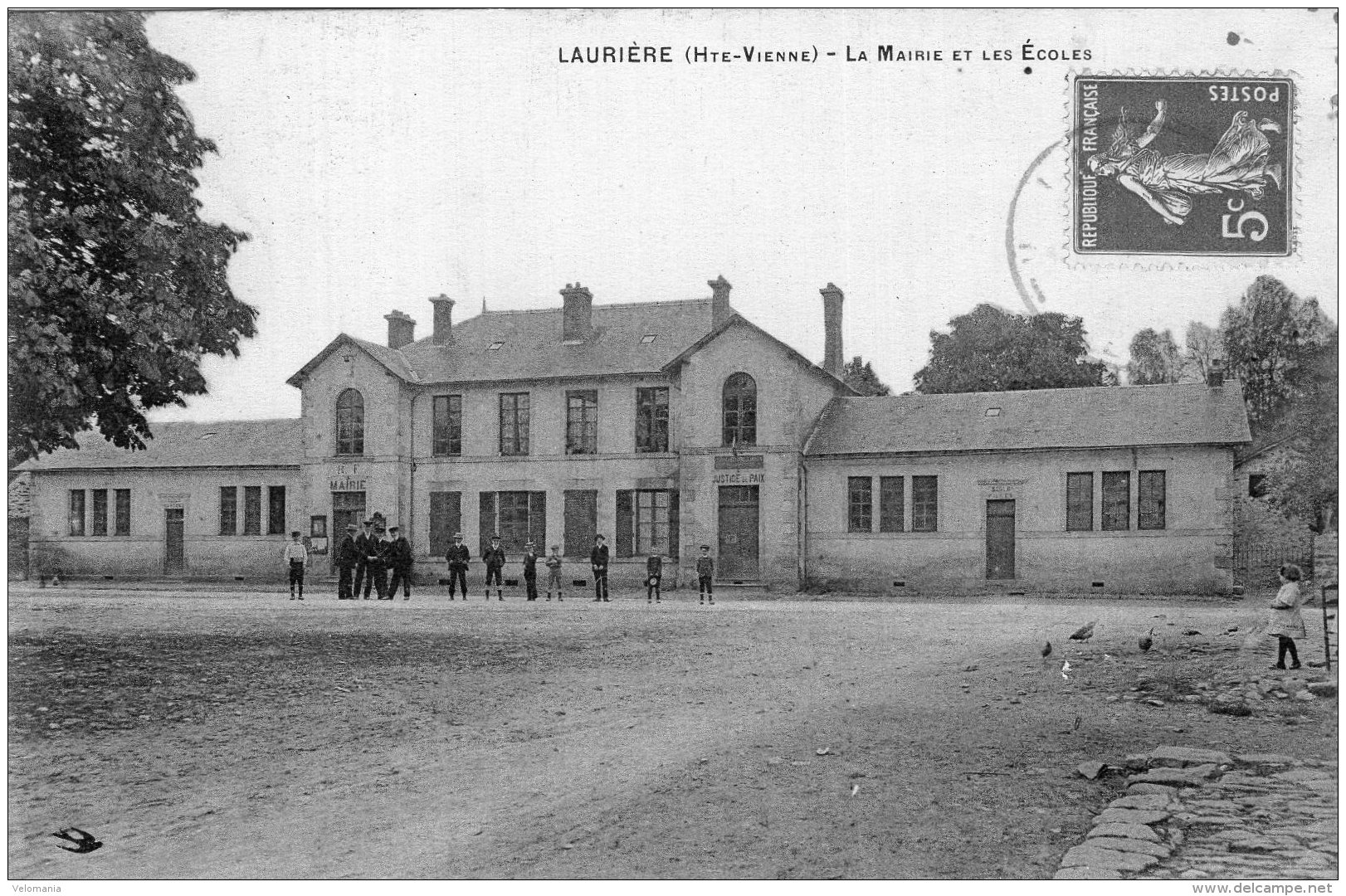 V3186 Cpa 87 Laurière - La Mairie Et Les Ecoles - Lauriere