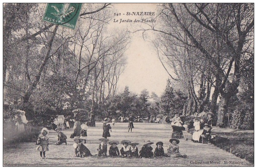 44 SAINT NAZAIRE  Le JARDIN Des PLANTES  ENFANTS  Nounous Et Bébés En Promenade Timbré - Saint Nazaire