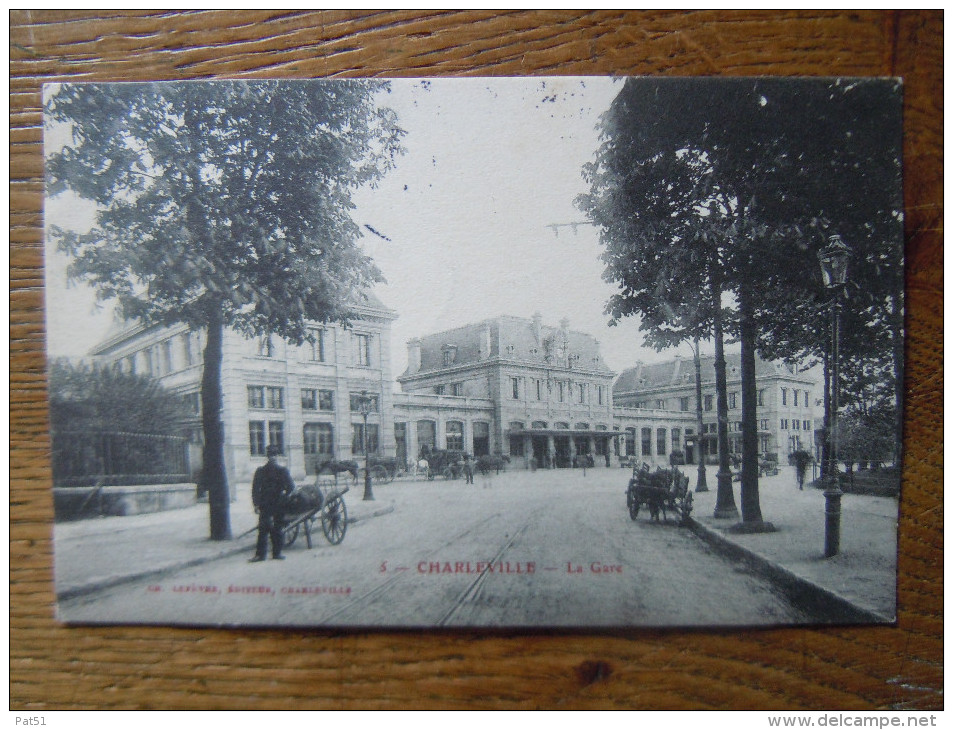 08 - Charleville : La Gare - Charleville