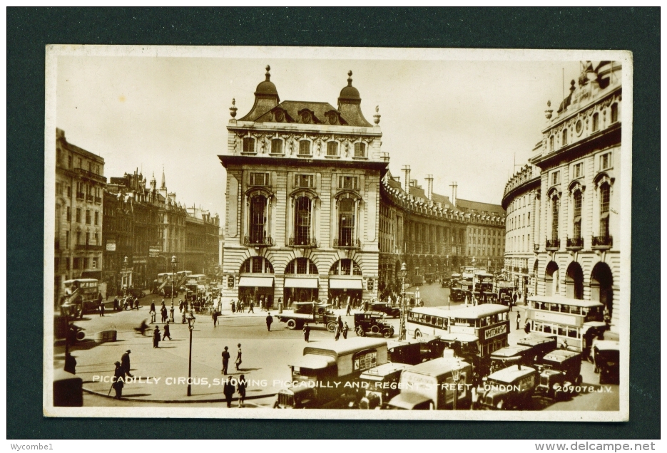 ENGLAND  -  London  Picadilly Circus  Used Vintage Postcard As Scans - Piccadilly Circus