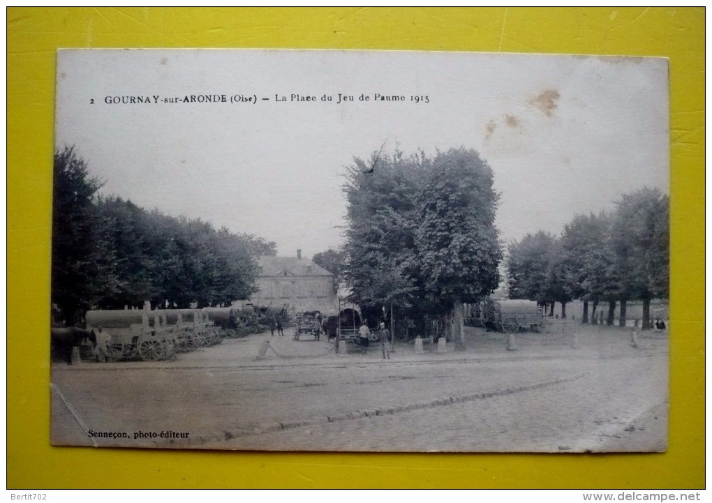 La Place Du JEU DE PAUME 1915  à GOURNAY- SUR-ARONDE (60)    -  Matériel Militaire - Jeux Régionaux