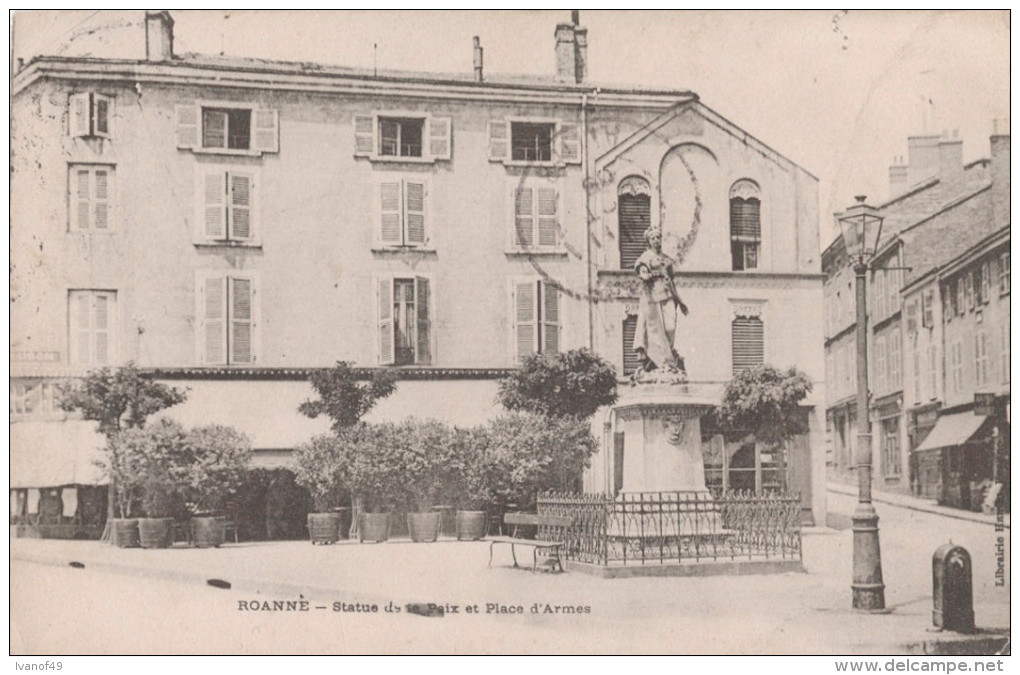 42 - ROANNE - CPA - Statue De La Paix Et  Place D'Armes - Roanne