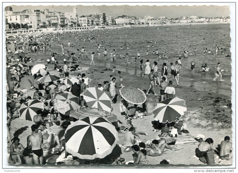 CPSM 85 LES SABLES D OLONNE LA PLAGE    Grand Format 15 X 10,5 - Sables D'Olonne