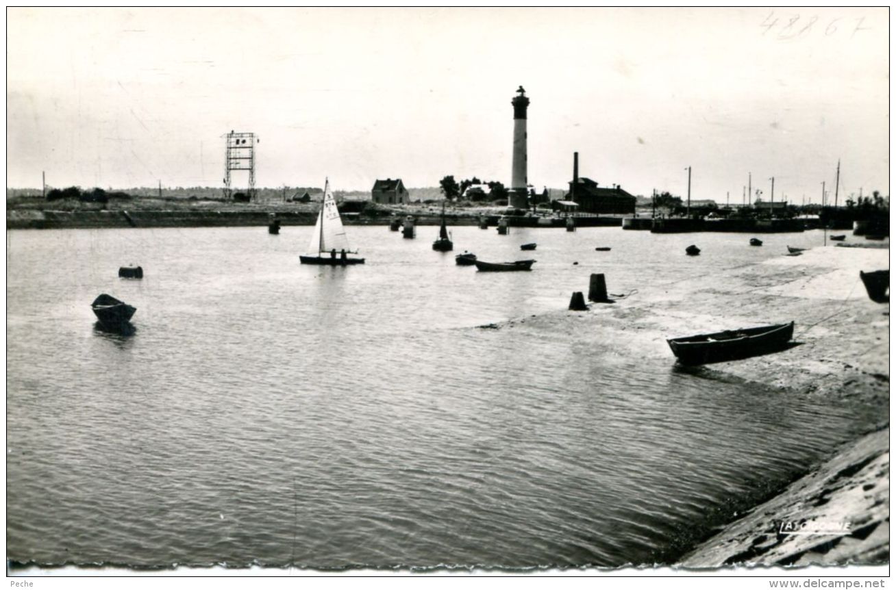 N°318 E -cpsm Ouistreham -le Portet Le Phare- - Ouistreham