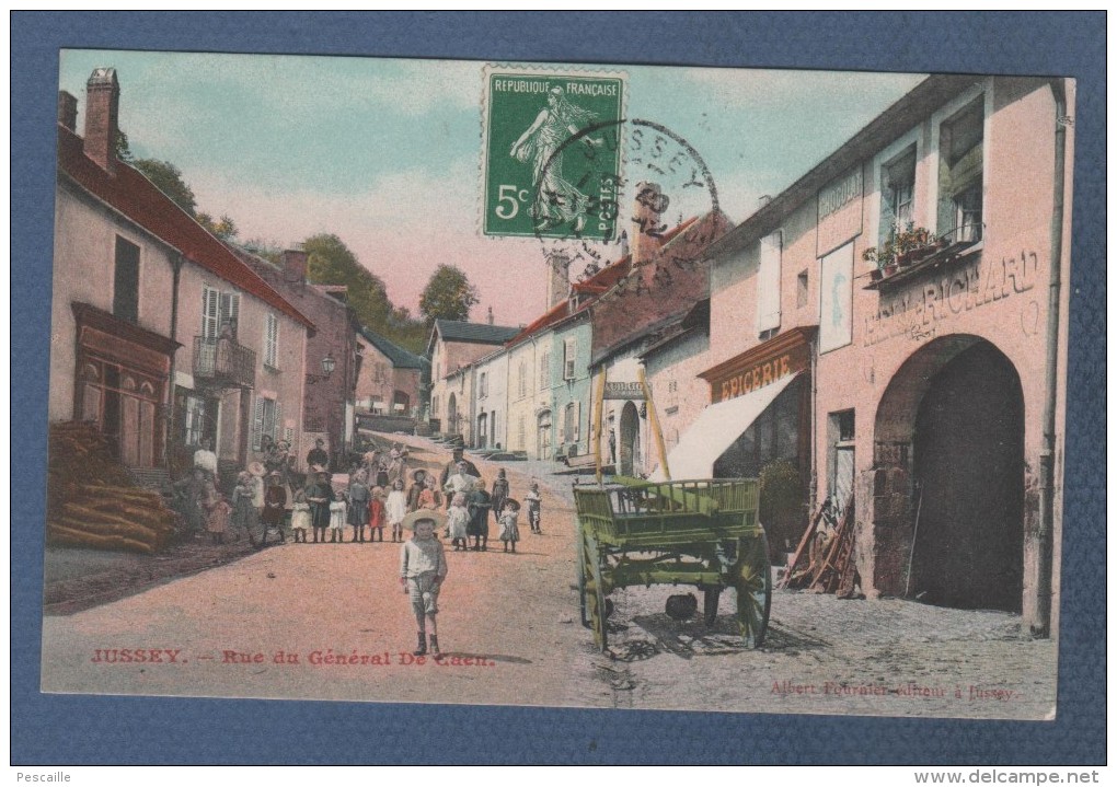 70 HAUTE SAÔNE - CP COLORISEE ANIMEE JUSSEY - RUE DU GENERAL DE CAEN - ALBERT FOURNIER EDITEUR A JUSSEY - EPICERIE ... - Autres & Non Classés