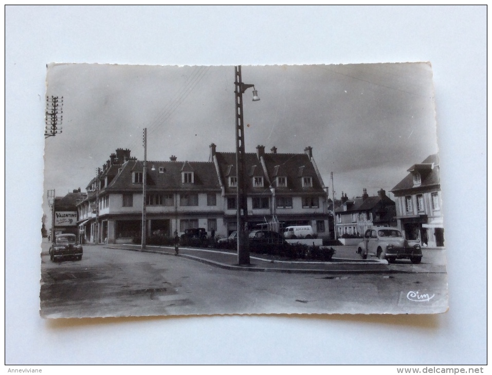 Yerville - Place Général Leclerc Et Rue Jacques Ferny - Yerville