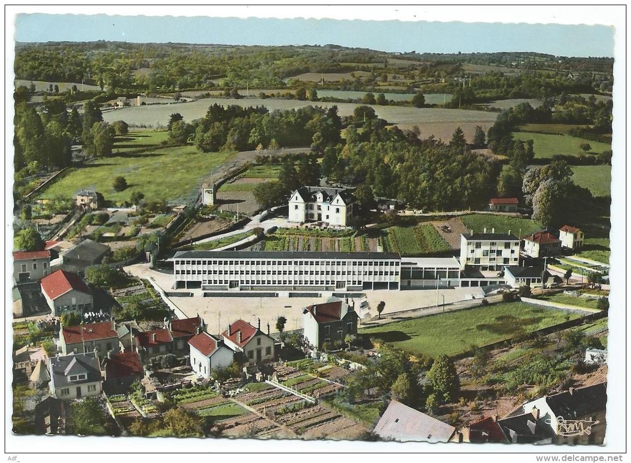 CPSM COLORISEE AUZANCES, VUE AERIENNE SUR LE GROUPE SCOLAIRE, ECOLE, CREUSE 23 - Auzances