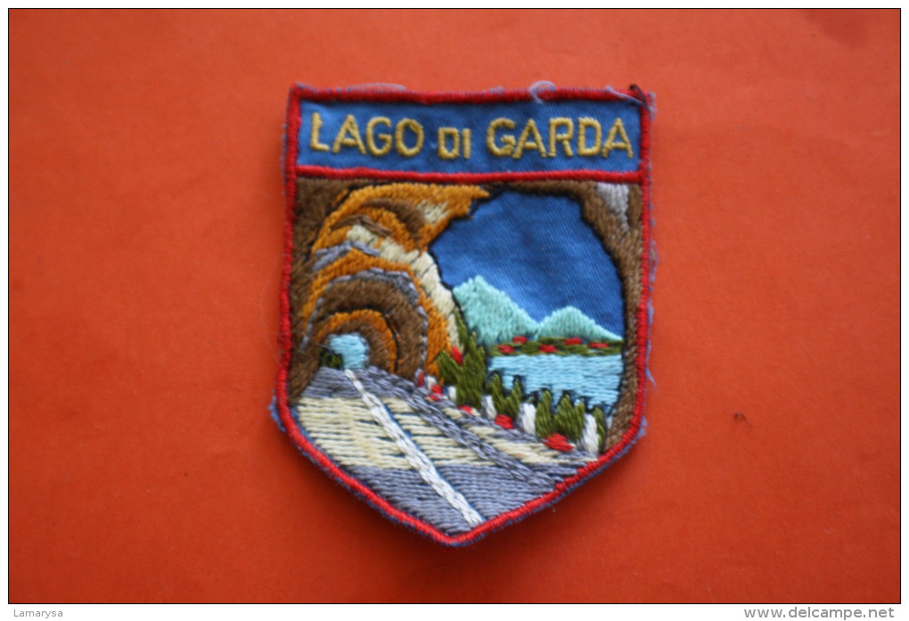 LAGO DI GARDA ITALIE ITALIA BLASONE SCUDO BLASON ECUSSON TISSU Brodé  Ecussons Tissu Voir RECTO/VERSO - Scudetti In Tela