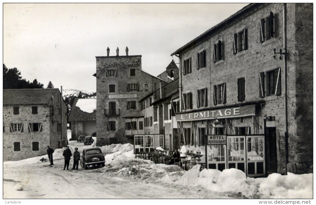 66 FONT-ROMEU  L´Ermitage CPSM Animée Hotel-restauranrt Voitures - Autres & Non Classés