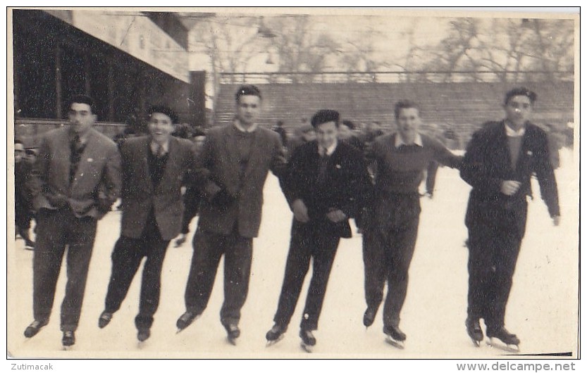 Skating In Prag Czechoslovakia Real Photo 1947 - Patinage Artistique