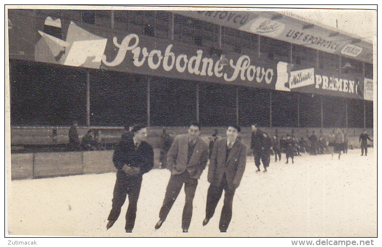 Skating In Prag Czechoslovakia Real Photo 1946 - Patinage Artistique