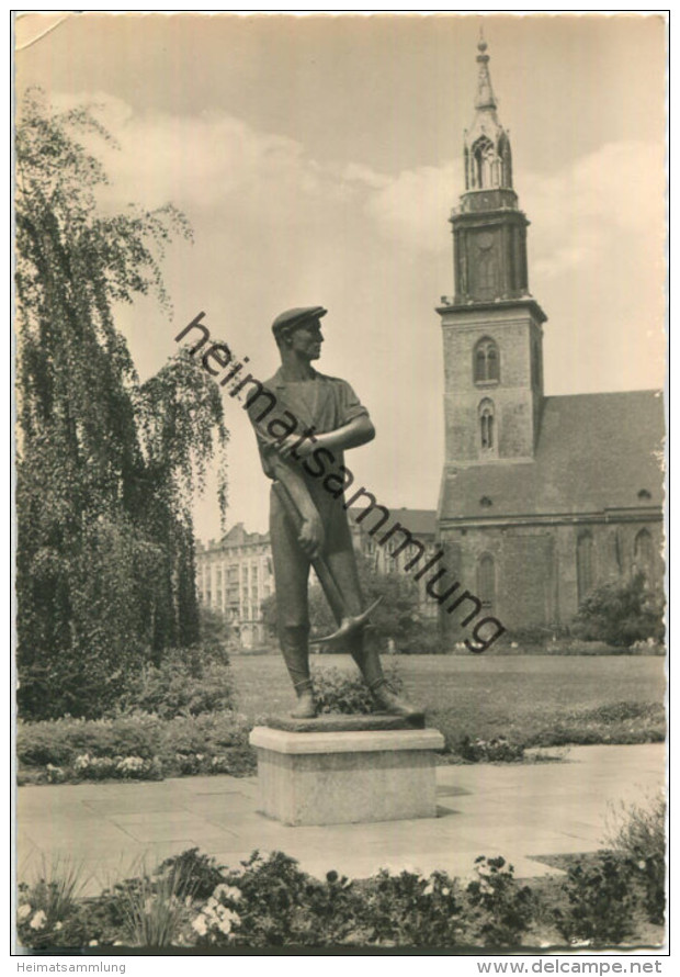 Berlin - Mitte - Denkmal Aufbauhelfer - Foto-Ansichtskarte - Mitte