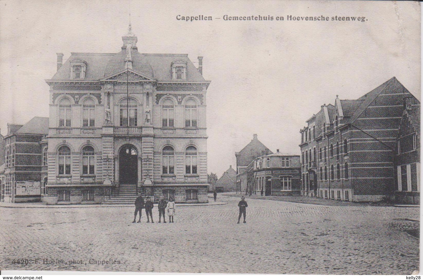 Cappellen. Gemeentehuis En Hoevensche Steenweg. Kapellen - Kapellen