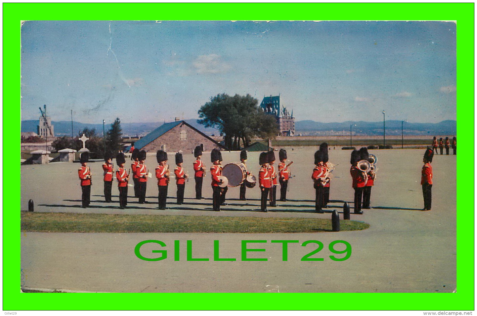 QUÉBEC -  LA RELÈVE DE LA GARDE À LA CITADELLE PAR LE ROYALE 22e RÉGIMENT - PHOTO LAVAL COUET - EMILE KIROUAC - CIRCULÉE - Québec - La Citadelle